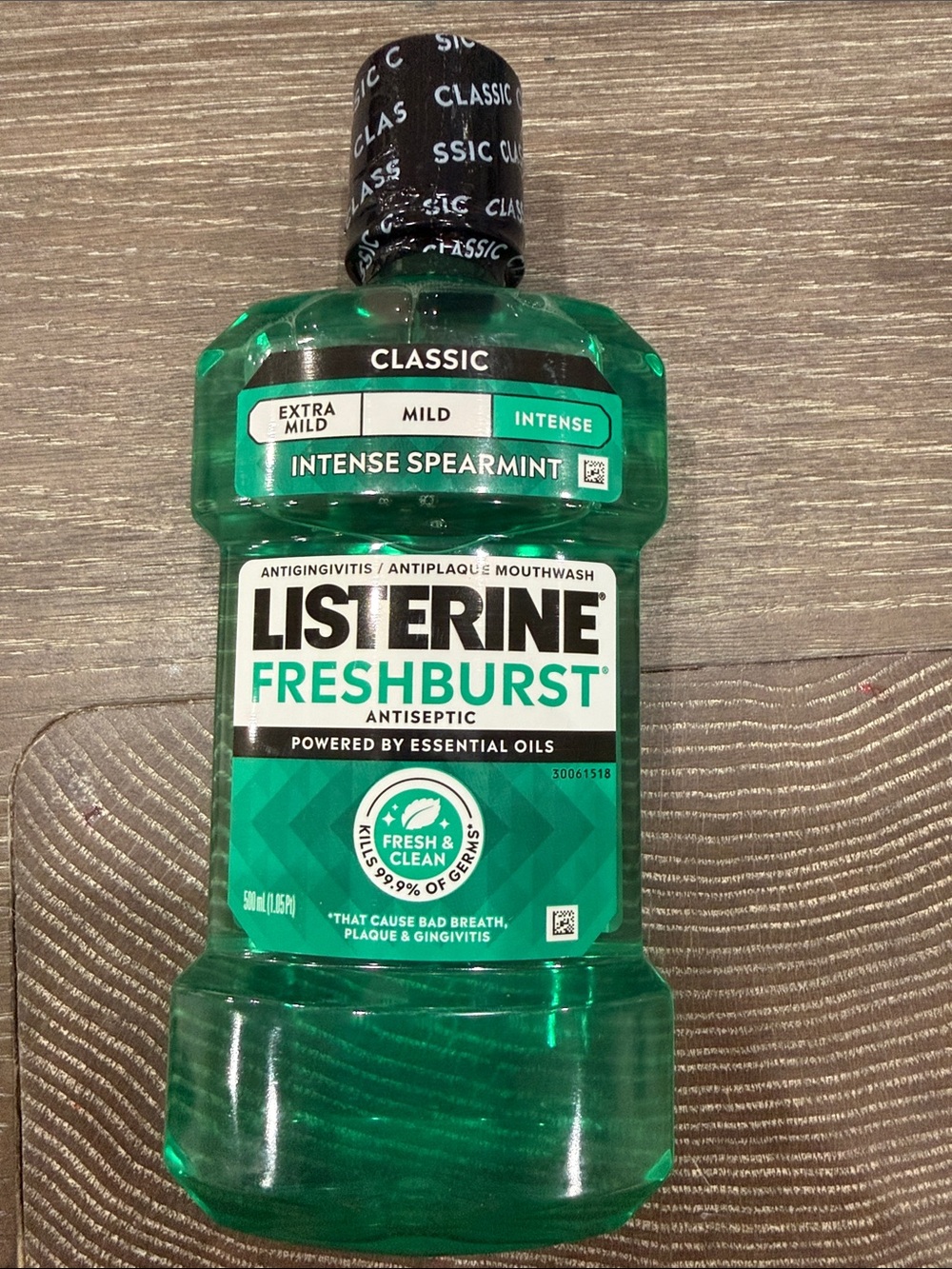 NWT Classic Listerine intense spearmint Freshburst  Mouthwash 500mL